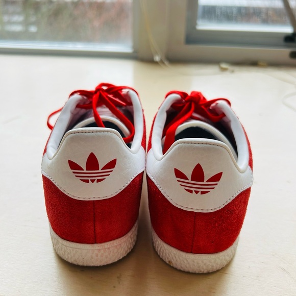 Adidas Red Gazelle Size 6.5 - Picture 4 of 5